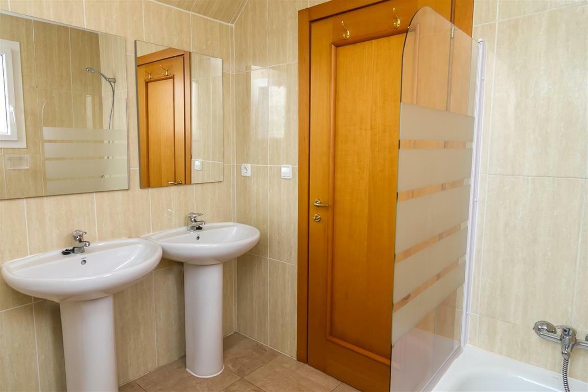 דירות מנילבה Duplex Vistas Al Mar En La Duquesa מראה חיצוני תמונה